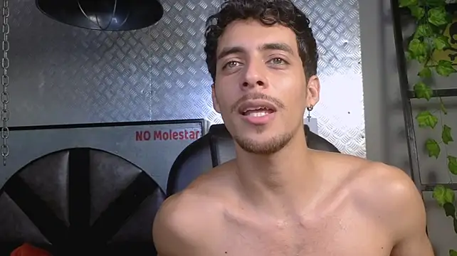 Jeey_Bee's Live XXX Chat