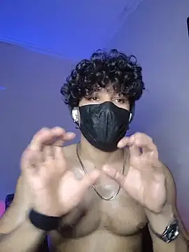 צ'אט XXX בשידור חי של roxiii_
