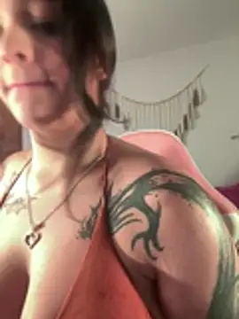 Chat XXX en directo de seraphyne666_