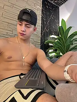 Lander_Cruz Live XXX-chat