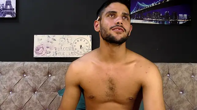 Chat XXX en directo de EnzoKnox
