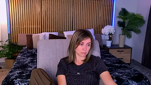 EmeraldGlow Adlı Modelin Canlı XXX Sohbeti