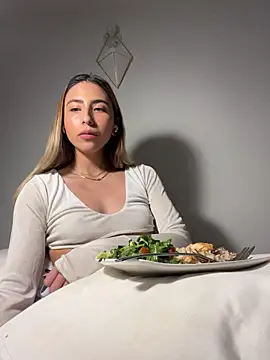 Ameellie Adlı Modelin Canlı XXX Sohbeti
