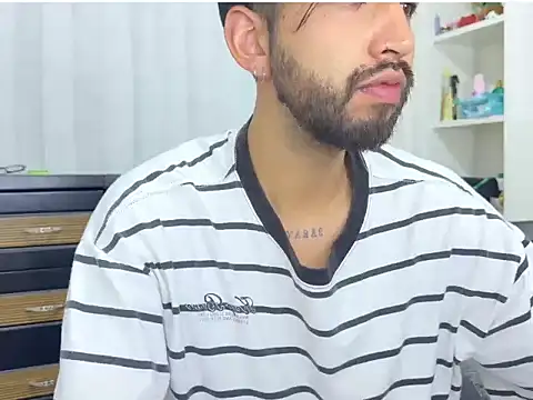 thomass1018 라이브 XXX 채팅