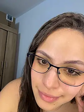Tayler_Kim Adlı Modelin Canlı XXX Sohbeti