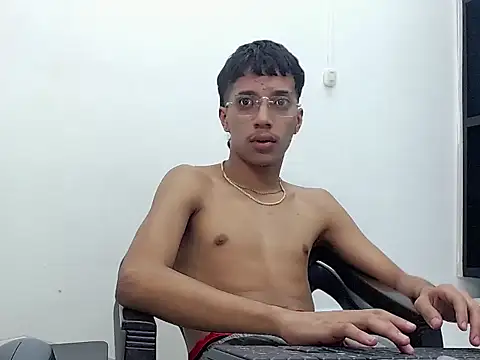 Chat +18 de brayan__hot__ ao vivo