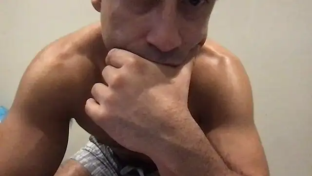 BigGuyMuscle live XXX chat