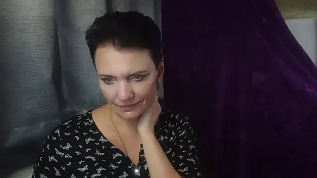 Živý XXX chat HotMamaQueen234
