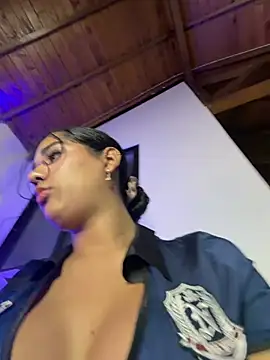 Chat XXX ao vivo de EmmaRoux_
