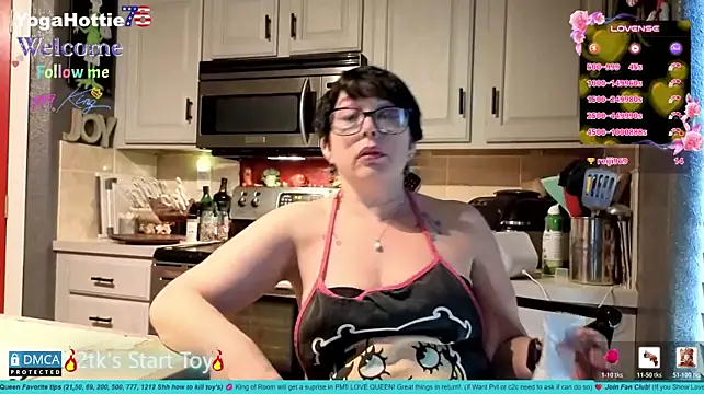 YogaHottie76 Chat XXX live