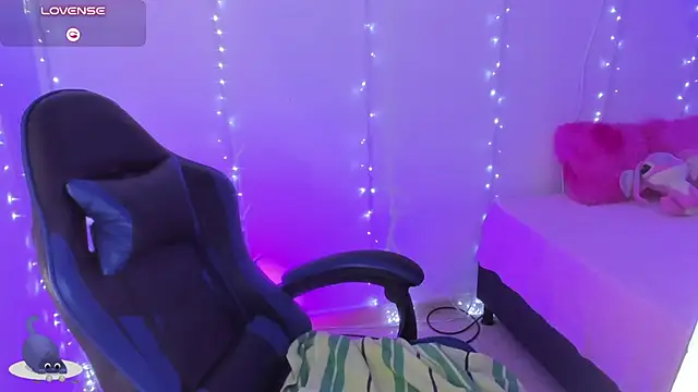 XXX chat uživo modela roseliam25
