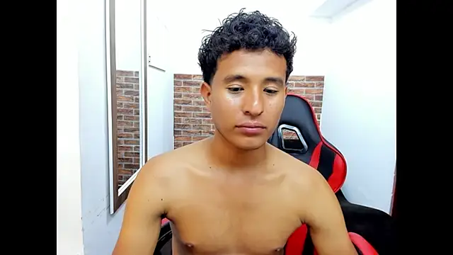 WIZARD-ALESSANDRO Adlı Modelin Canlı XXX Sohbeti