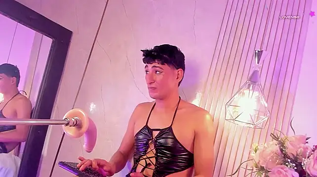 Chat +18 de PeachMonroe ao vivo