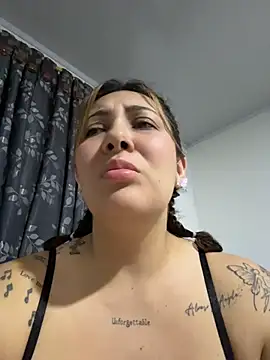 KittyObsession Adlı Modelin Canlı XXX Sohbeti