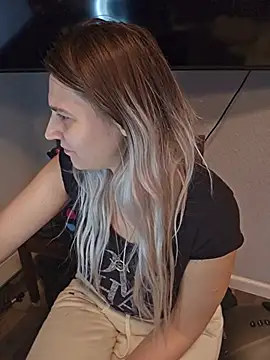 ScarletsWeb's Live XXX Chat