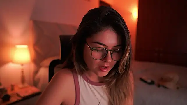 Lau_Bee XXX чат на живо