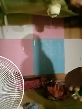 แชท XXX สดของ topless-play