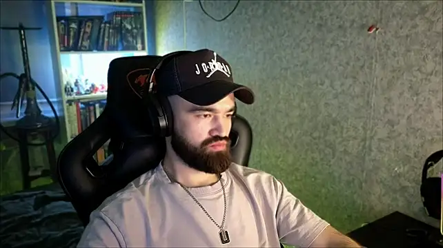 צ'אט XXX בשידור חי של _Serious_Man