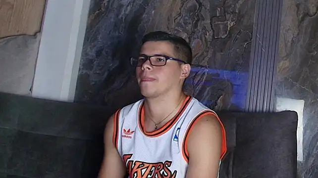 Luke_Conorr: απευθείας συνομιλία ΧΧΧ