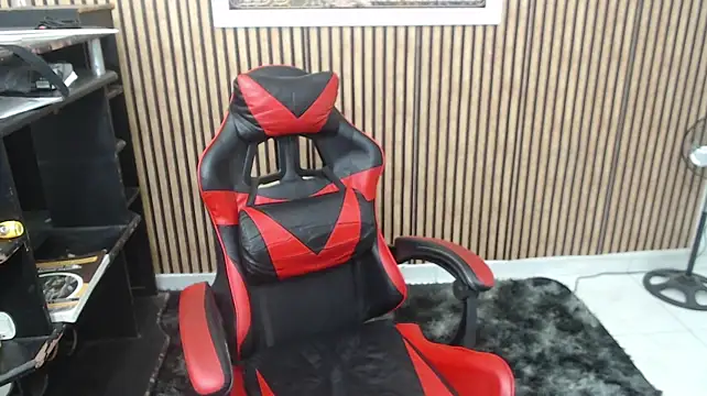 black30cmdick 现场XXX聊天