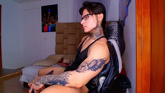 Chat XXX en directo de DennisWalkerr
