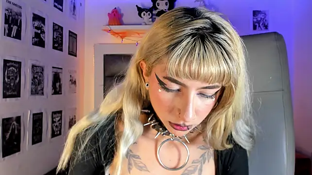 adhalee_js' Live XXX Chat