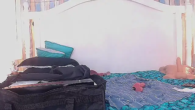 Chat +18 de TINNATAYLOR ao vivo