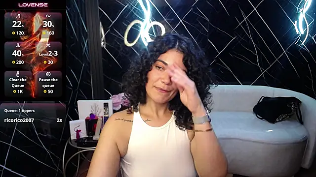 צ'אט XXX בשידור חי של Miistik_