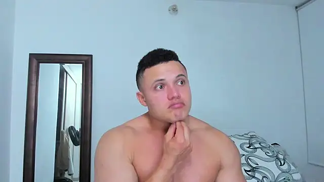 KingLevi01 élő XXX-chatje