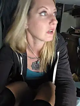 SheIsSomething Chat XXX live