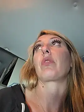 SheIsSomething Live XXX-chat