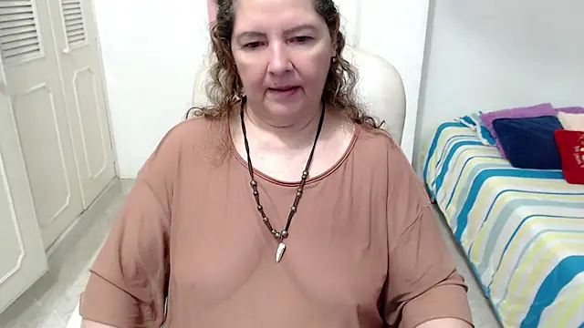 leonela_69's Live XXX Chat