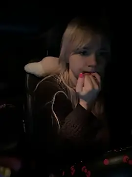 Cutiepiespanks' Live XXX Chat