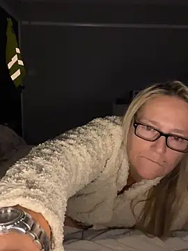 Blondnboujee53's Live XXX Chat