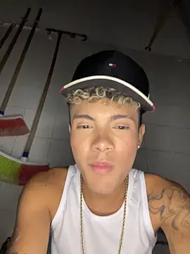 Chat +18 de NaimVoss ao vivo