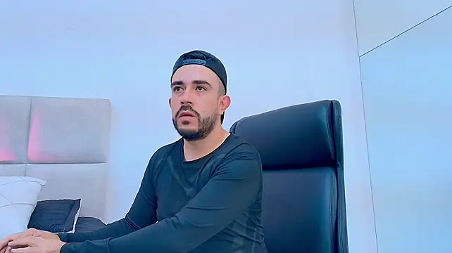 Онлайн чат XXX NicoSaint_