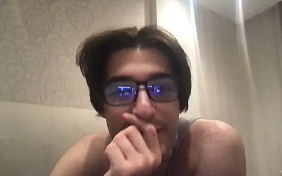 Show modela KenanScott na web-kameri