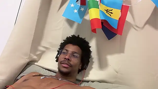 Chat +18 de HoleBreeder ao vivo