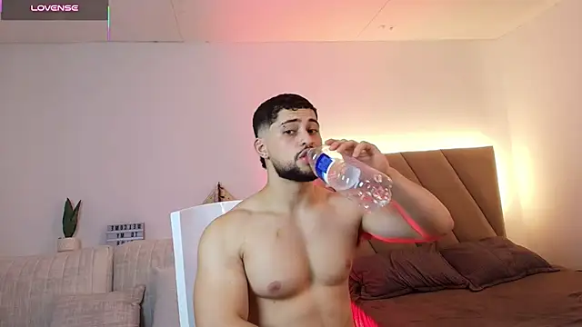 valenssio_moretti Adlı Modelin Canlı XXX Sohbeti
