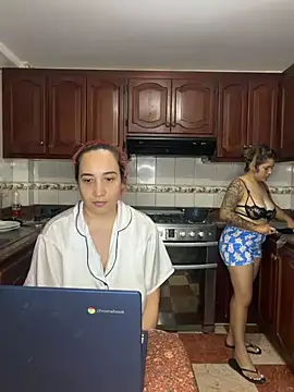 Extasis21 Adlı Modelin Canlı XXX Sohbeti