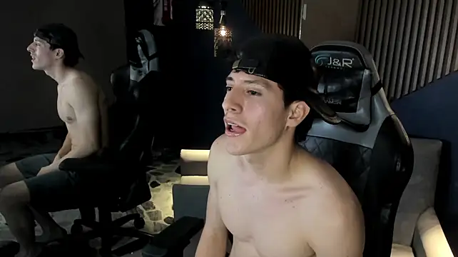 TheGhostforeeonss Chat XXX live