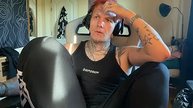 razor_paul élő XXX-chatje