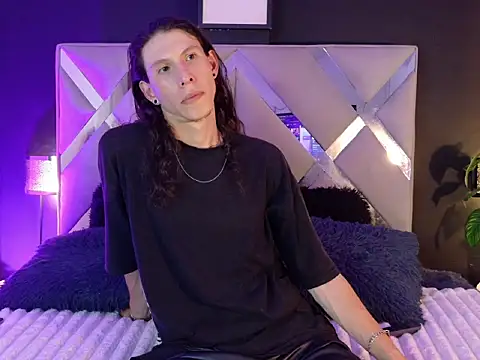 Alexxey_x Adlı Modelin Canlı XXX Sohbeti