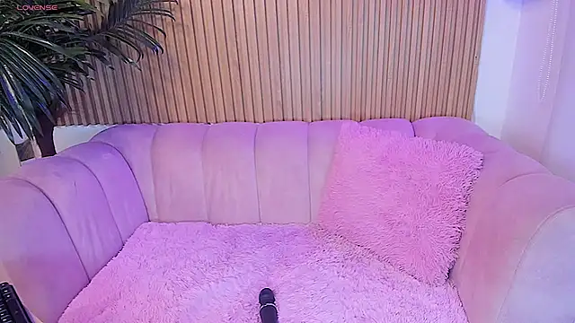 צ'אט XXX בשידור חי של hanniiee_