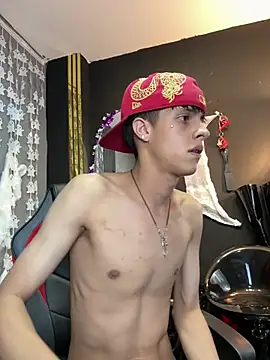 MikeHunteer live XXX chat