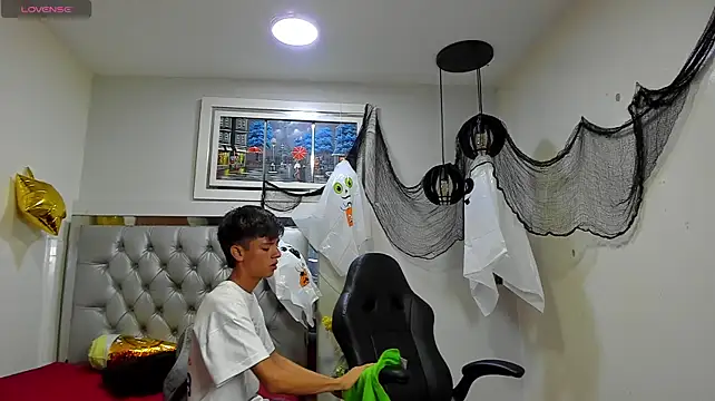 XXX chat uživo modela fem_danny7