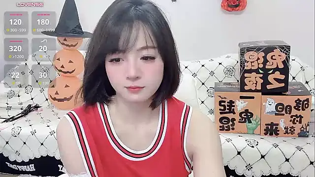 Lucy-8のライブXXXチャット