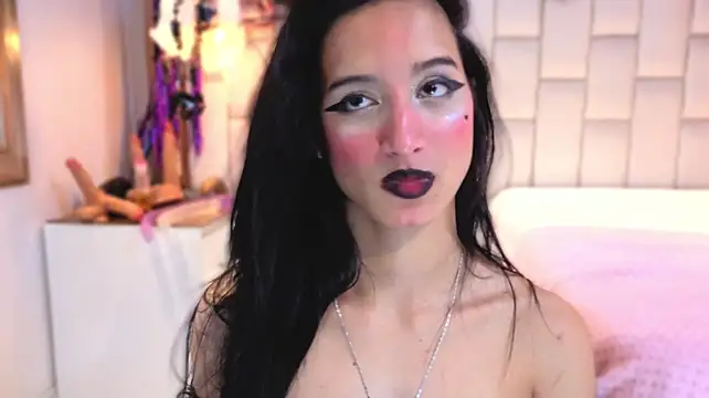 Sharlott_Luxen Webbikameraesitys