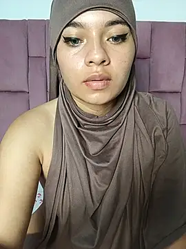 Samira_1 Adlı Modelin Canlı XXX Sohbeti