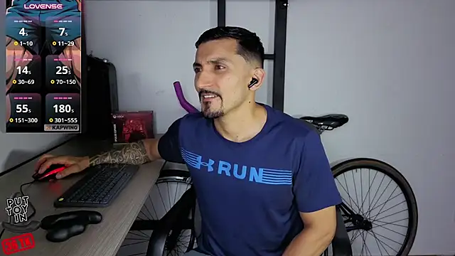 Marck_Muscle: онлайн-секс-чат